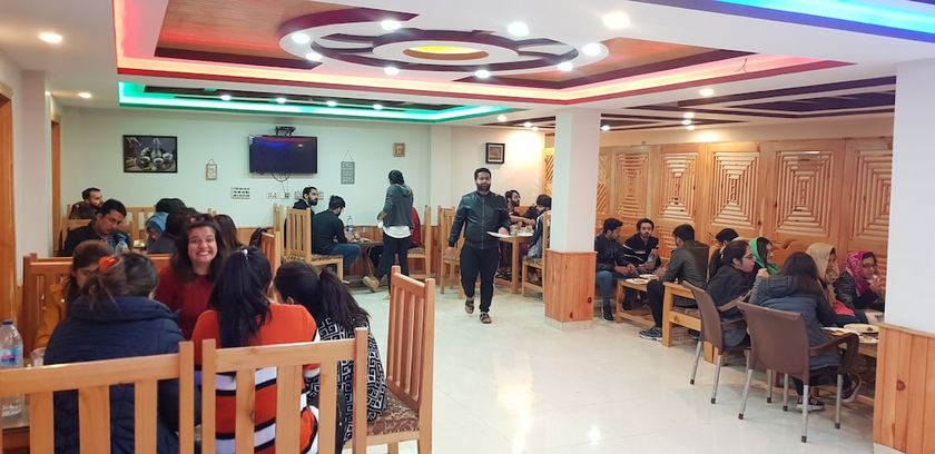 Imagen del bar/restaurante del Hotel Shangrila sharda. Foto 8