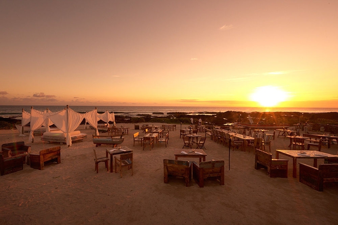 Imagen del bar/restaurante del Hotel Shanti Maurice Resort and Spa. Foto 9