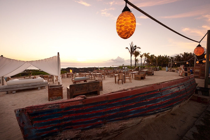 Imagen del bar/restaurante del Hotel Shanti Maurice Resort and Spa. Foto 11