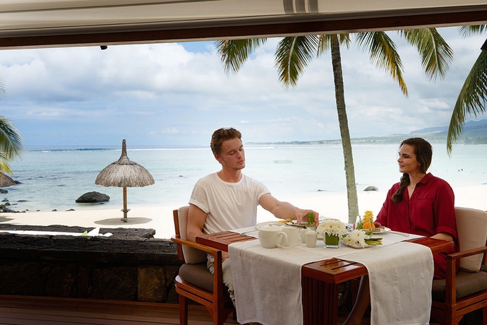 Imagen del bar/restaurante del Hotel Shanti Maurice Resort and Spa. Foto 12