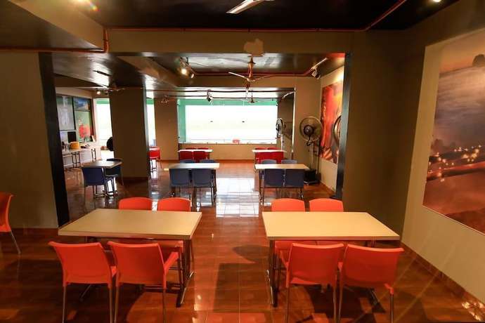 Imagen del bar/restaurante del Hotel Shanti Residency Ganga View. Foto 8