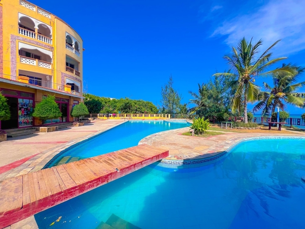 Imagen de la piscina del Hotel Shanzu Beachfront Suites, Shanzu ward. Foto 19