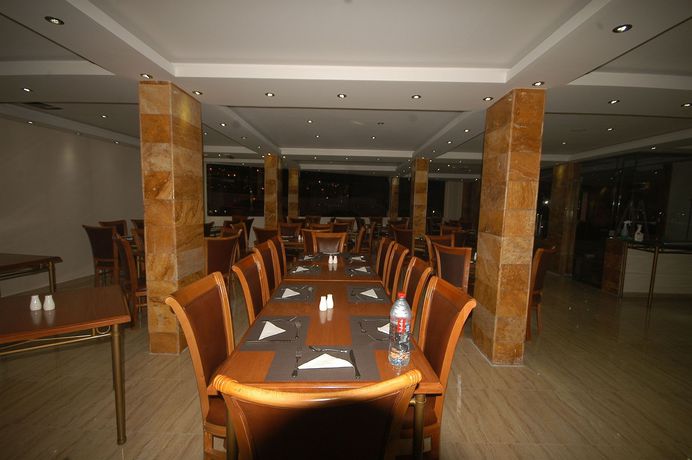 Imagen del bar/restaurante del Hotel Sharah Mountains. Foto 3