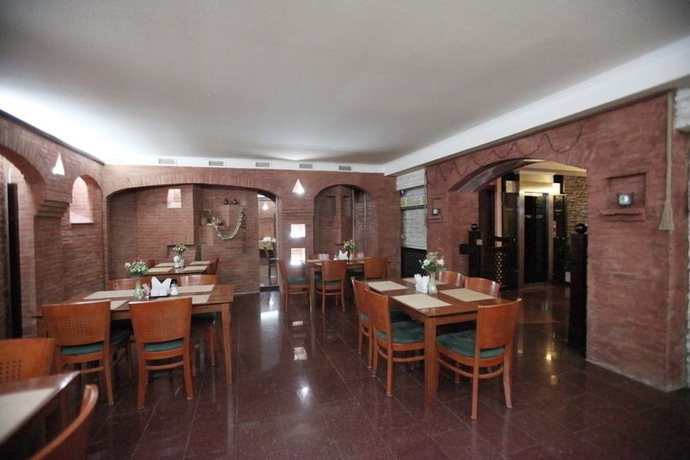 Imagen del bar/restaurante del Hotel Sharden. Foto 2