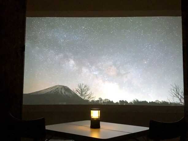 Imagen de los interiores del Hotel Share Creativeandbed 'adonoan'. Foto 35