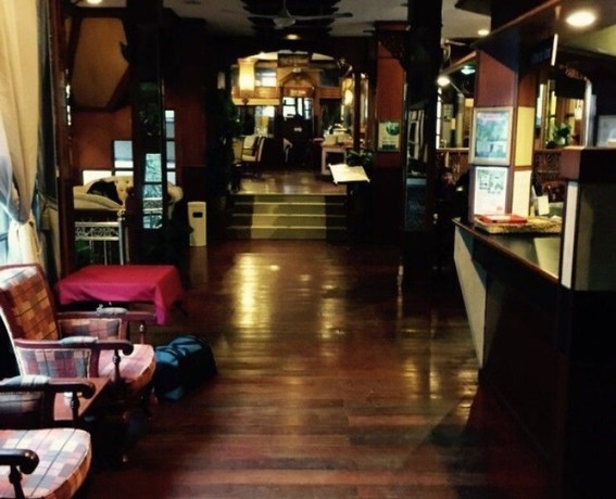 Imagen de los exteriores del Hotel Shari-la Island Resort. Foto 7