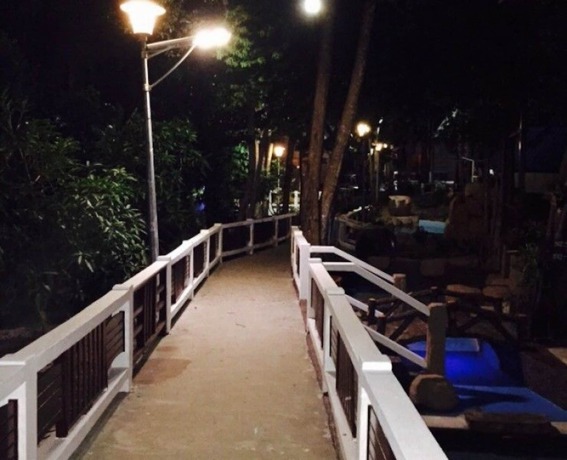 Imagen de la habitación del Hotel Shari-la Island Resort. Foto 4