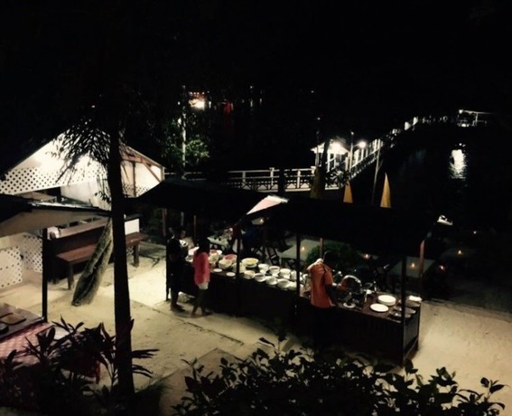 Imagen de la habitación del Hotel Shari-la Island Resort. Foto 5