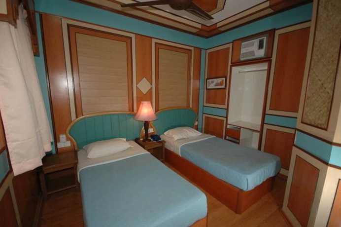 Imagen de los exteriores del Hotel Shari-la Island Resort. Foto 9