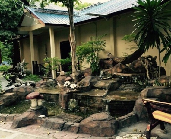 Imagen de los exteriores del Hotel Shari-la Island Resort. Foto 10