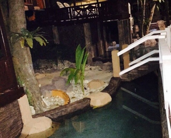 Imagen de los exteriores del Hotel Shari-la Island Resort. Foto 13