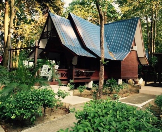 Imagen de los exteriores del Hotel Shari-la Island Resort. Foto 14