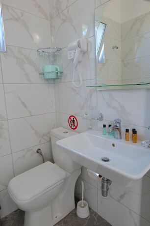 Imagen de la habitación del Hotel Shark. Foto 17