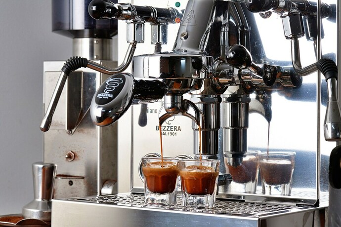 Imagen del bar/restaurante del Hotel Sharlynn by the River. Foto 22