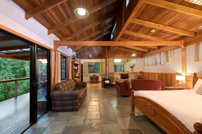 Imagen general del Hotel Sharlynn by the River. Foto 2