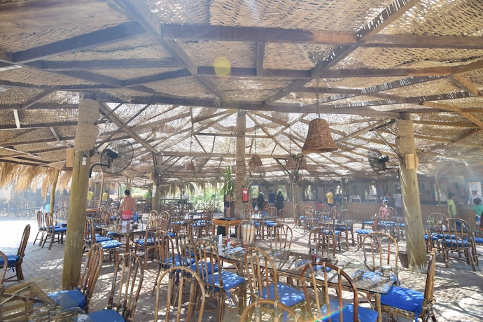 Imagen del bar/restaurante del Hotel Sharm El Naga Resort and Diving Center. Foto 6