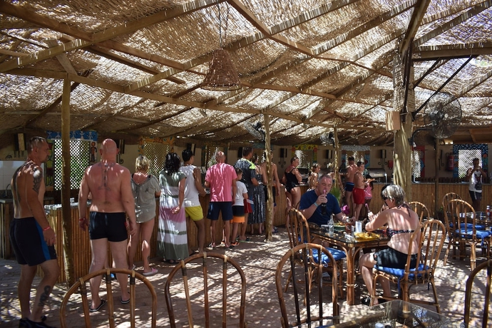 Imagen del bar/restaurante del Hotel Sharm El Naga Resort and Diving Center. Foto 9