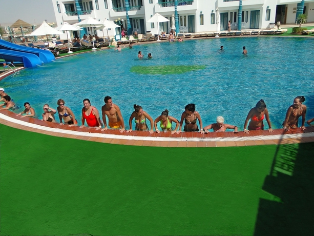Imagen de la piscina del Hotel Sharm Holiday Resort. Foto 19