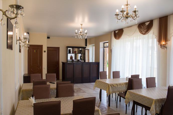 Imagen del bar/restaurante del Hotel Sharm, Jimki. Foto 3