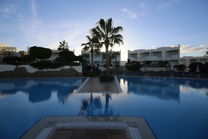 Imagen de la piscina del Hotel Sharm Reef. Foto 12