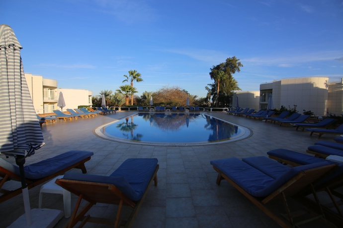 Imagen de la piscina del Hotel Sharm Reef. Foto 13