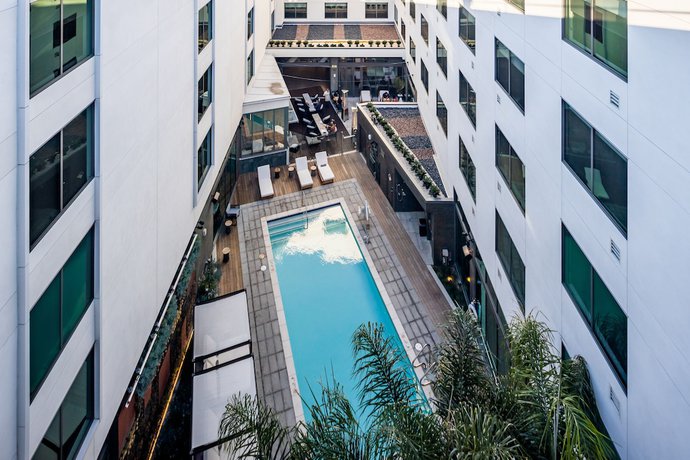 Imagen de la piscina del Hotel Shashi Mountain View, an Urban Resort. Foto 13