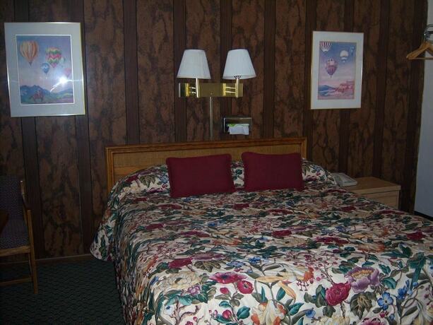 Imagen de la habitación del Hotel Shasta Dam Motel. Foto 17