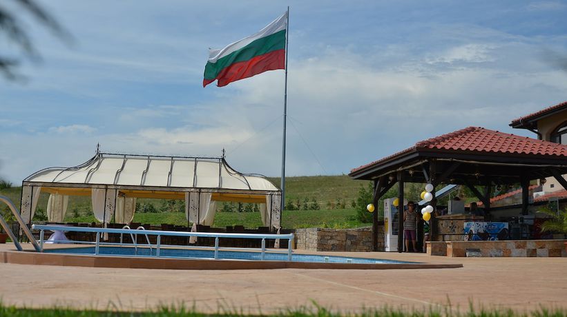 Imagen de la piscina del Hotel Shato hotel Trendafiloff. Foto 19