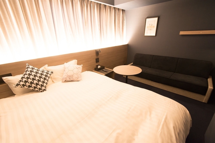 Imagen de la habitación del Hotel She, Osaka. Foto 4