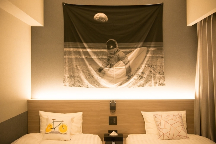 Imagen de la habitación del Hotel She, Osaka. Foto 8