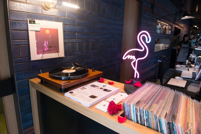 Imagen de los interiores del Hotel She, Osaka. Foto 18