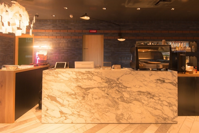 Imagen de los interiores del Hotel She, Osaka. Foto 19