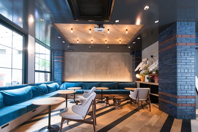 Imagen del bar/restaurante del Hotel She, Osaka. Foto 2