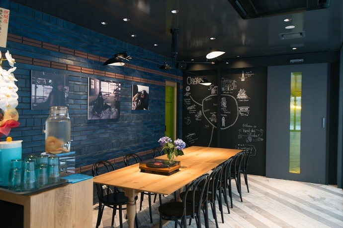 Imagen del bar/restaurante del Hotel She, Osaka. Foto 3