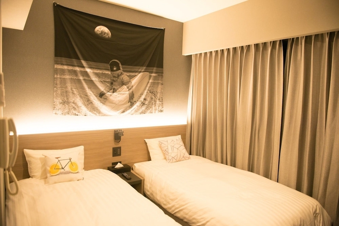 Imagen de la habitación del Hotel She, Osaka. Foto 11