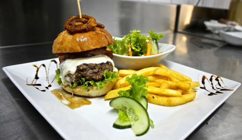 Imagen del bar/restaurante del Hotel Shearwater Explorers Village. Foto 2