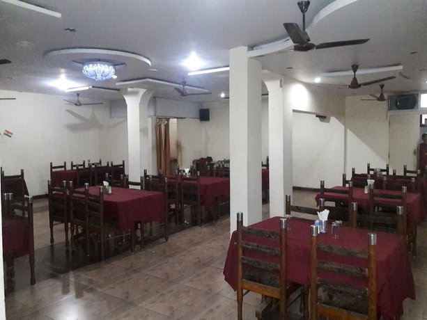 Imagen del bar/restaurante del Hotel Sheela International. Foto 2