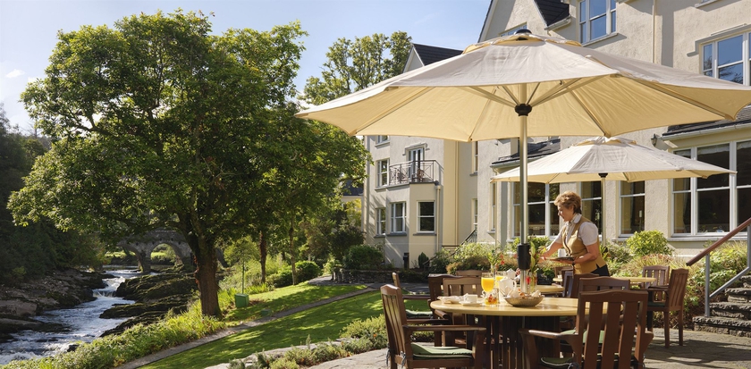 Imagen del bar/restaurante del Hotel Sheen Falls Lodge. Foto 2