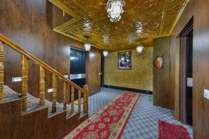 Imagen de los interiores del Hotel Sheen Sonmarg. Foto 11