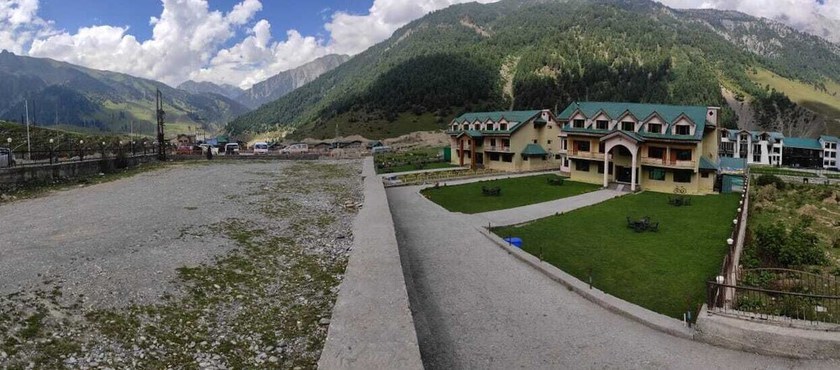 Imagen de los exteriores del Hotel Sheen Sonmarg. Foto 8