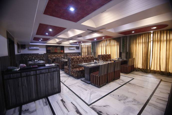 Imagen del bar/restaurante del Hotel Sheetal Regency. Foto 6