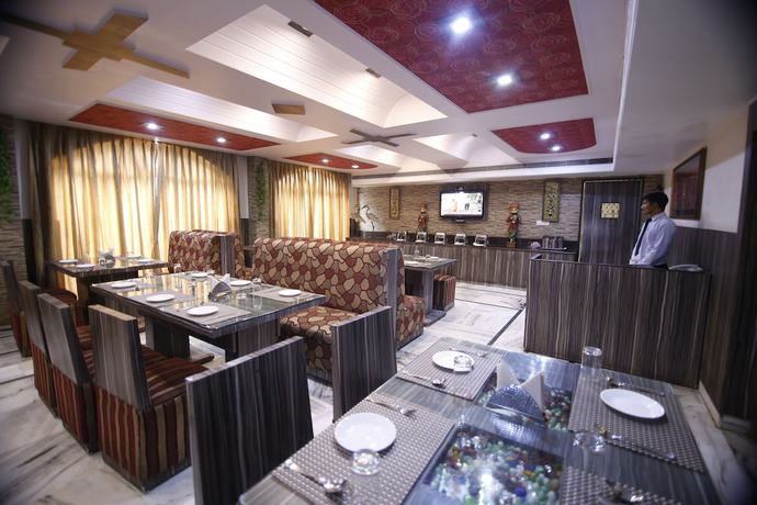 Imagen del bar/restaurante del Hotel Sheetal Regency. Foto 7