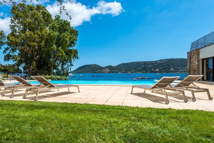 Imagen de la piscina del Hotel Shegara. Foto 19