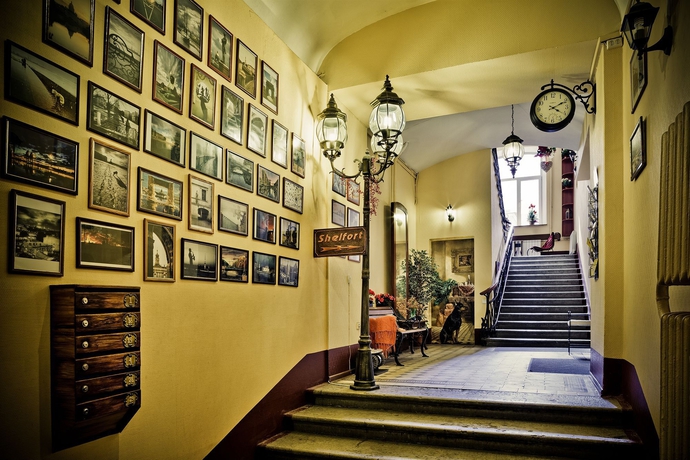 Imagen de los interiores del Hotel Shelfort. Foto 13