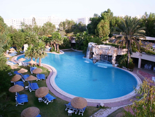 Imagen de la piscina del Hotel Shell Beach and Spa. Foto 15