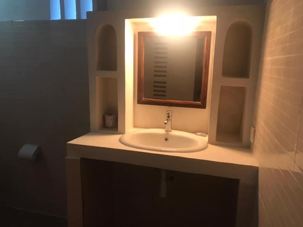 Imagen de la habitación del Hotel Shella Bahari Guest House. Foto 11