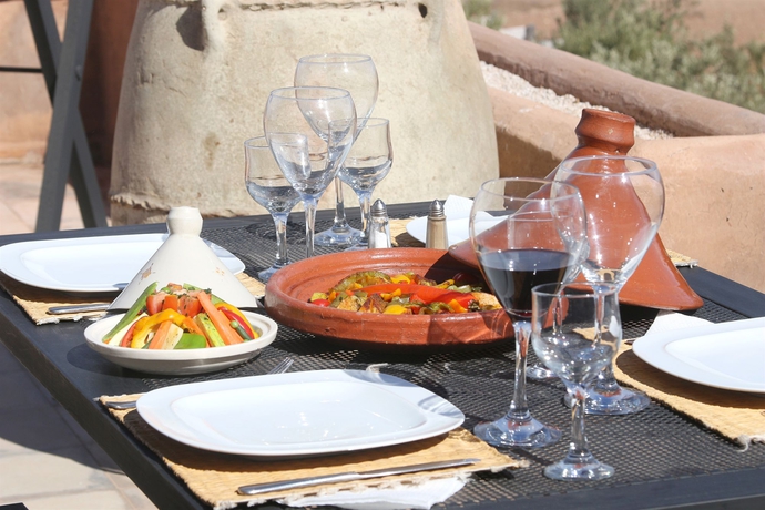 Imagen del bar/restaurante del Hotel Shems Moon Suite & Spa. Foto 3