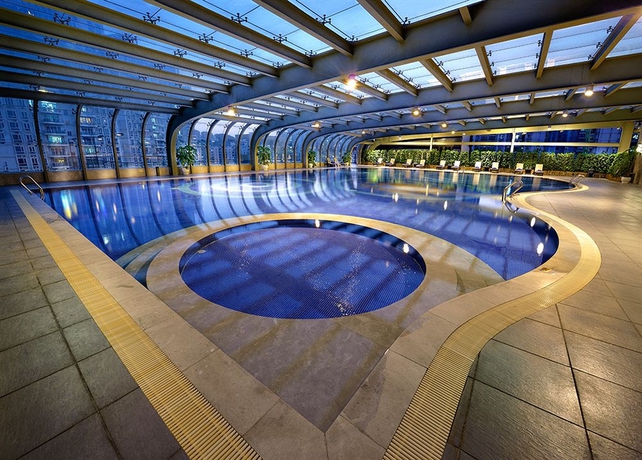 Imagen de la piscina del Hotel Shen Zhen Ya Bang Lang Yue International. Foto 16