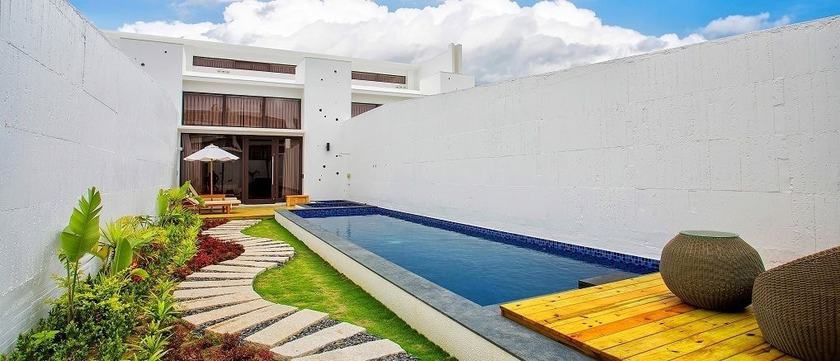 Imagen de la piscina del Hotel Sheng Tu Villa. Foto 17