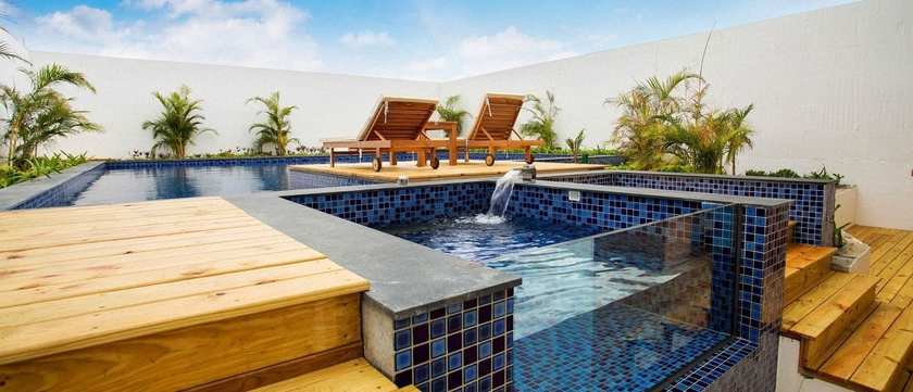 Imagen de la piscina del Hotel Sheng Tu Villa. Foto 18